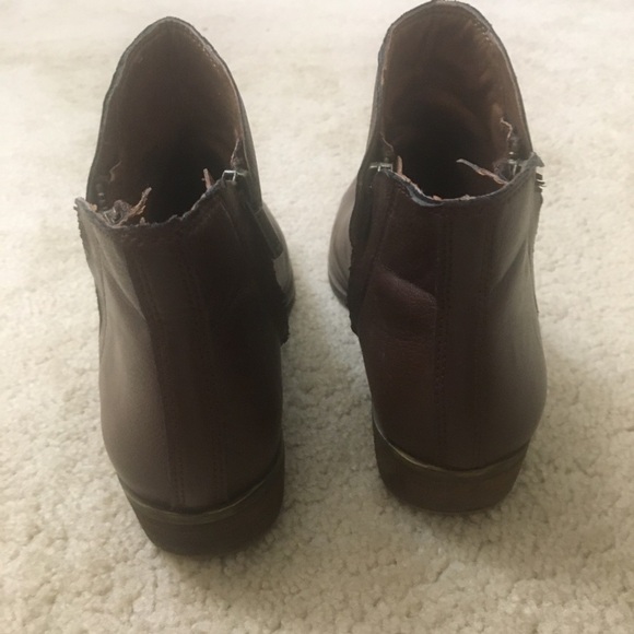 Lucky Brand LP Brenon Booties Ankle Boots Faux Leather Zips Stacked Block Heel 8 - Picture 3 of 12